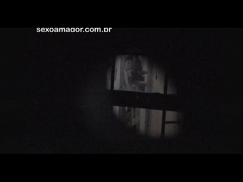 ❤️ Blondie, içi boş kərpiclərin arxasında gizlənmiş bir məhəllə voyeur tərəfindən gizli şəkildə videoya çəkilir ️❌ Super seks az.libporno.ru ☑